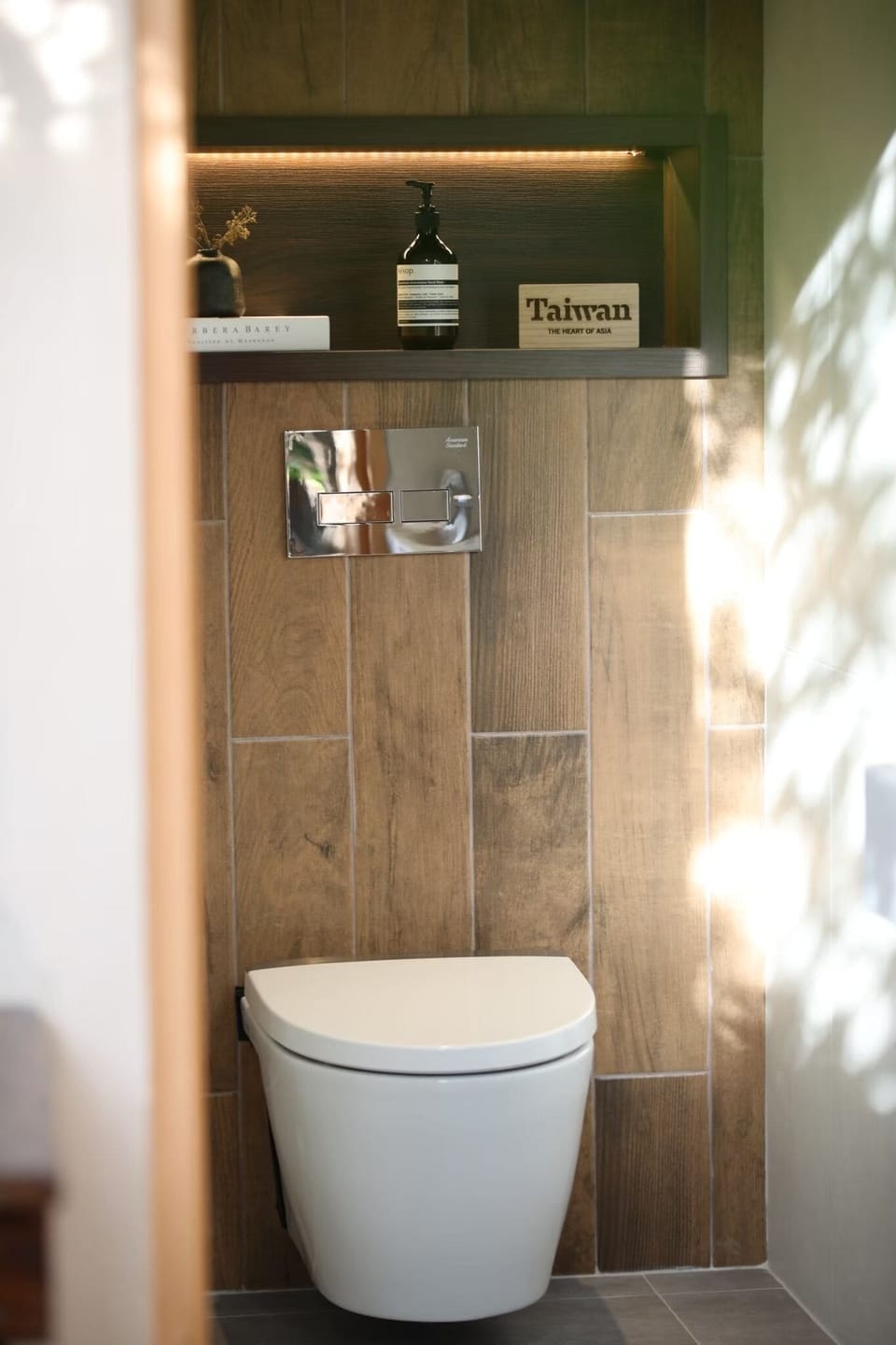 Basic Cabin | Bathroom | Separate tub and shower, hair dryer, slippers, towels