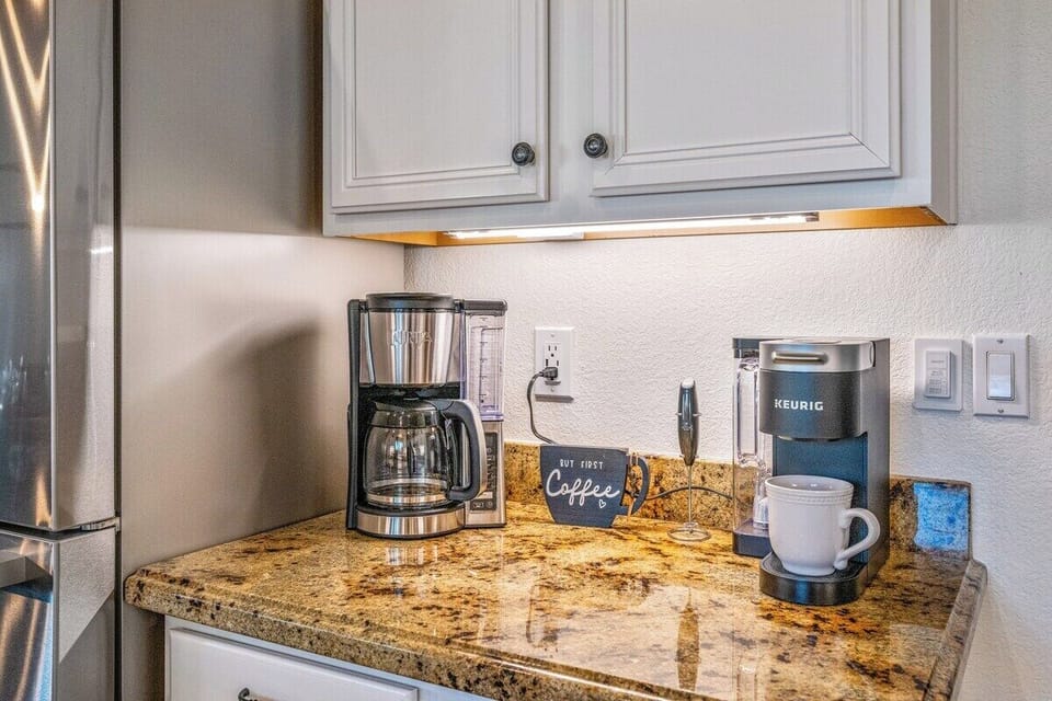Both Keurig and Drip coffee makers are provided.
