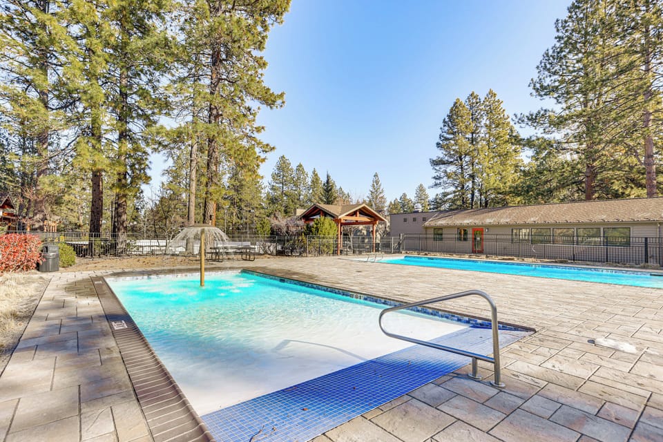The Inn at Seventh Mountain Resort | Community Pool Area