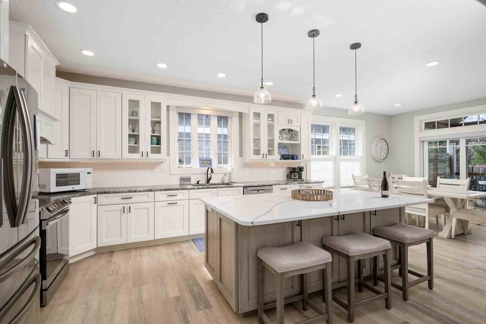 Cook delicious meals for breakfast, lunch, and dinner in this fully equipped kitchen. We suggest grabbing some seafood from a local market.