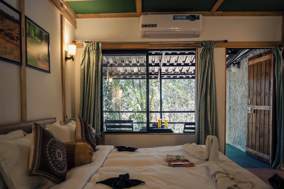 Deluxe King Room | 1 bedroom, premium bedding, Select Comfort beds, desk
