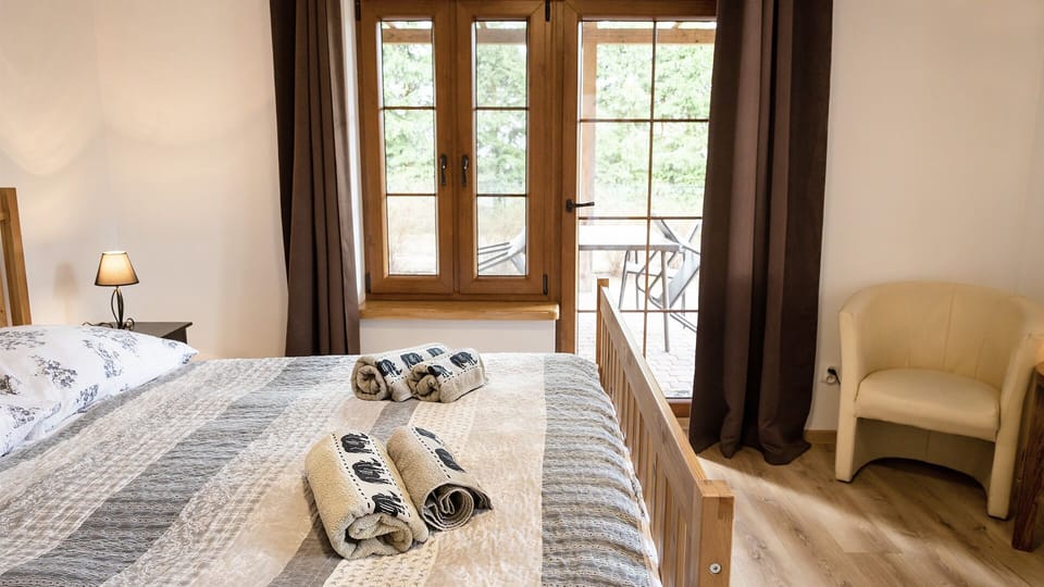 Comfort Apartment, 2 Bedrooms, Patio, Garden Area | Iron/ironing board, free cribs/infant beds, free WiFi, bed sheets