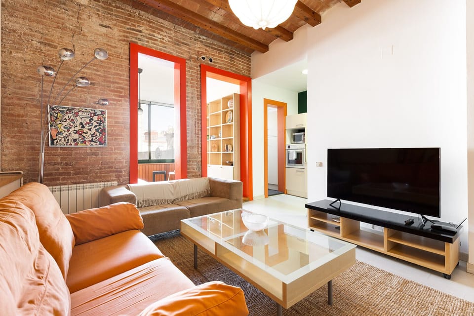 Apartment | Living area | 50-cm flat-screen TV with cable channels
