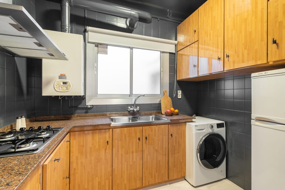 Apartment | Private kitchen | Full-size fridge, microwave, dishwasher, coffee/tea maker