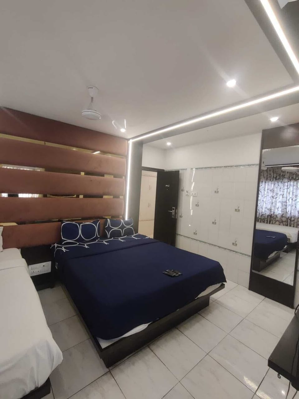 Deluxe Suite | Egyptian cotton sheets, premium bedding, desk, free WiFi