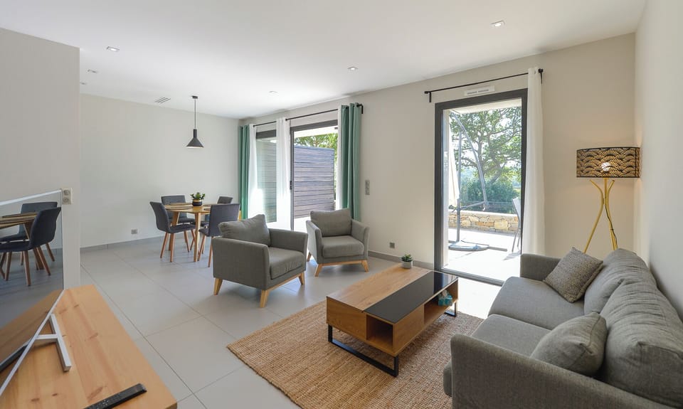 Cottage | Living area | TV
