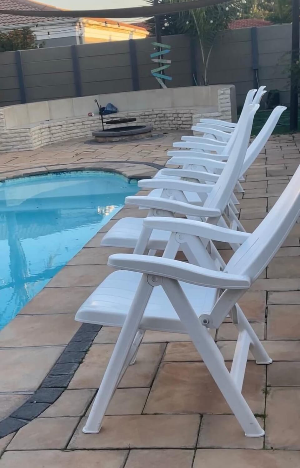 6 outdoor pools