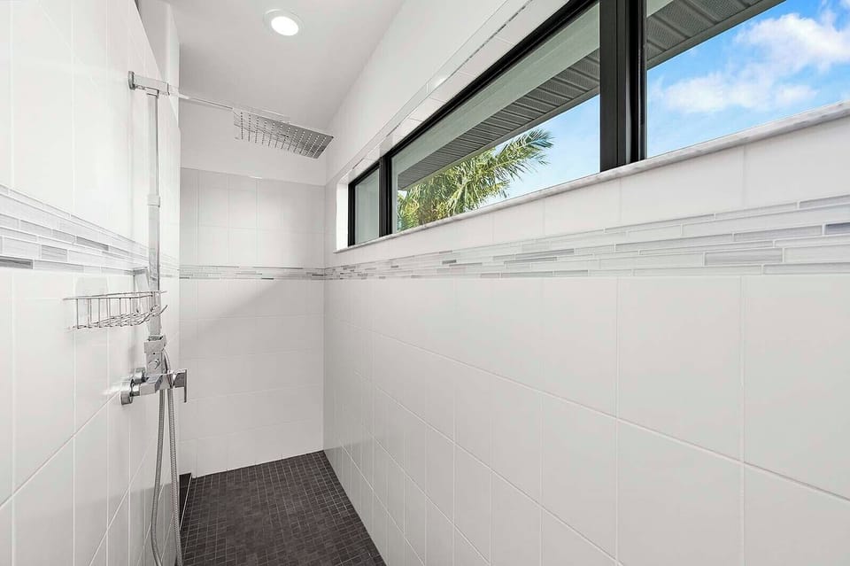 Wrap Around Shower at Del Sol