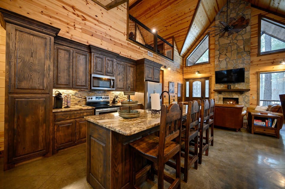 Cabin, Multiple Beds, Hot Tub, Garden View (Logged Out) | Private kitchen | Fridge, microwave, oven, stovetop