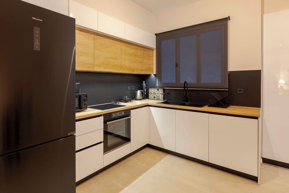 Luxury Apartment, Balcony, City View | Private kitchen | Toaster
