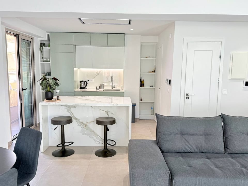 Apartment, 1 Bedroom, Balcony, City View | Living area