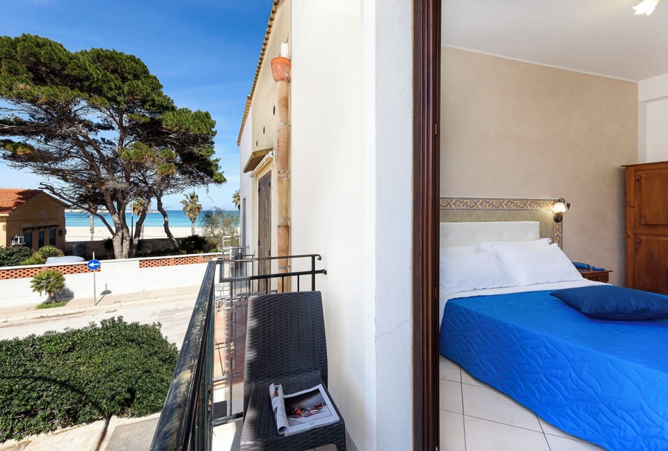 Double Room, Balcony, City View | In-room safe, desk, blackout drapes, soundproofing
