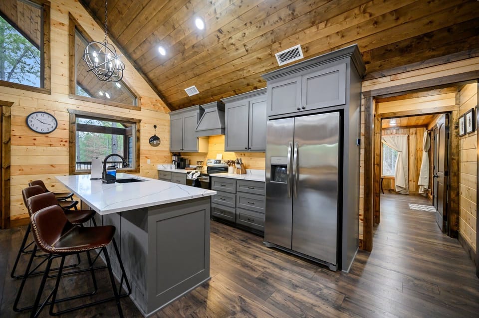 Cabin, 1 King Bed with Sofa bed, Hot Tub, Garden View (Red Fern Cabin) | Private kitchen | Fridge, microwave, oven, stovetop