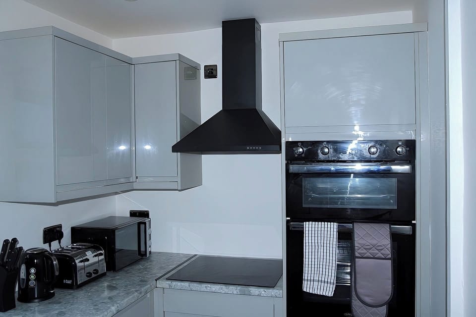 House | Private kitchen | Fridge, microwave, oven, stovetop