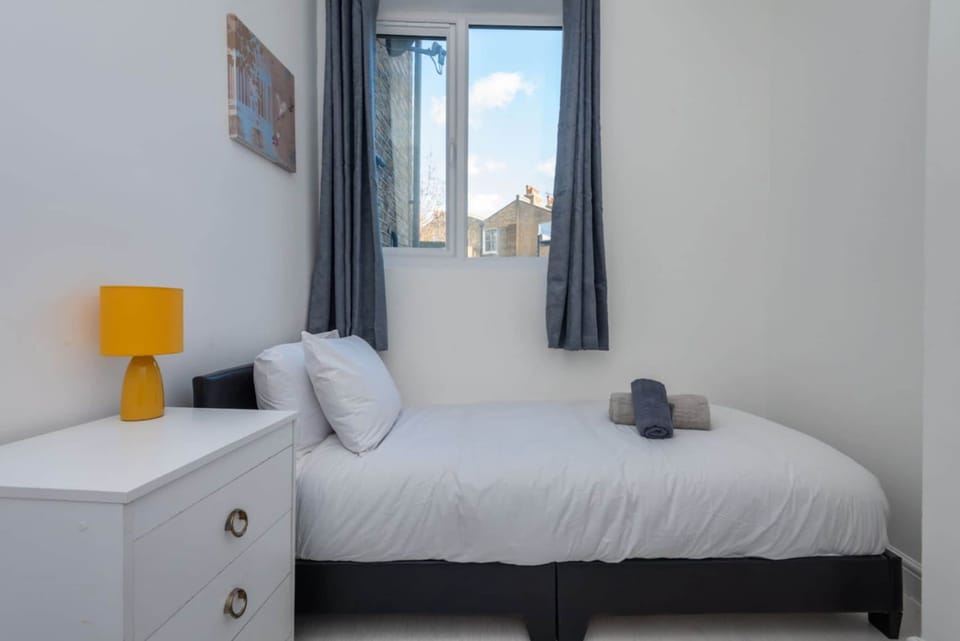 Comfy Flat Near Portobello Road Apartment in City of Westminster