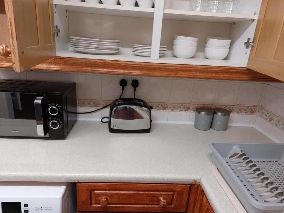 House | Private kitchen | Fridge, microwave, oven, stovetop