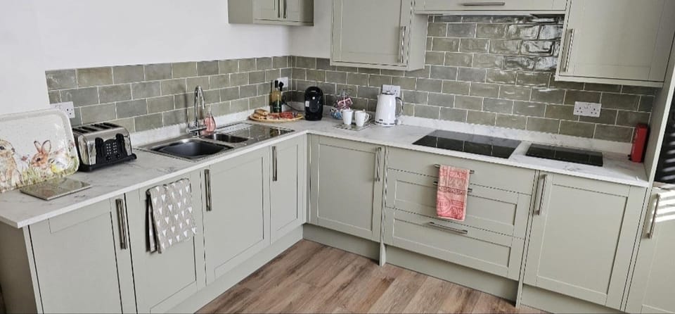 House | Private kitchen | Fridge, microwave, oven, stovetop