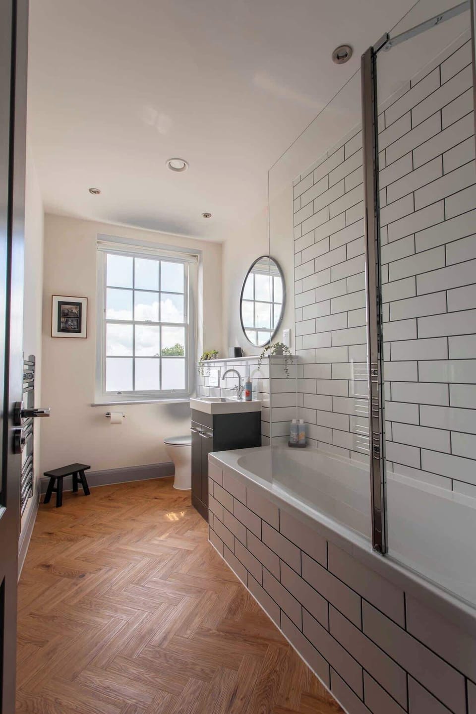 Main bathroom. Bath with overhead shower and WC.