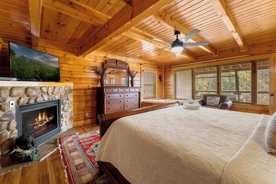 Bedroom 2  jacuzzi tub