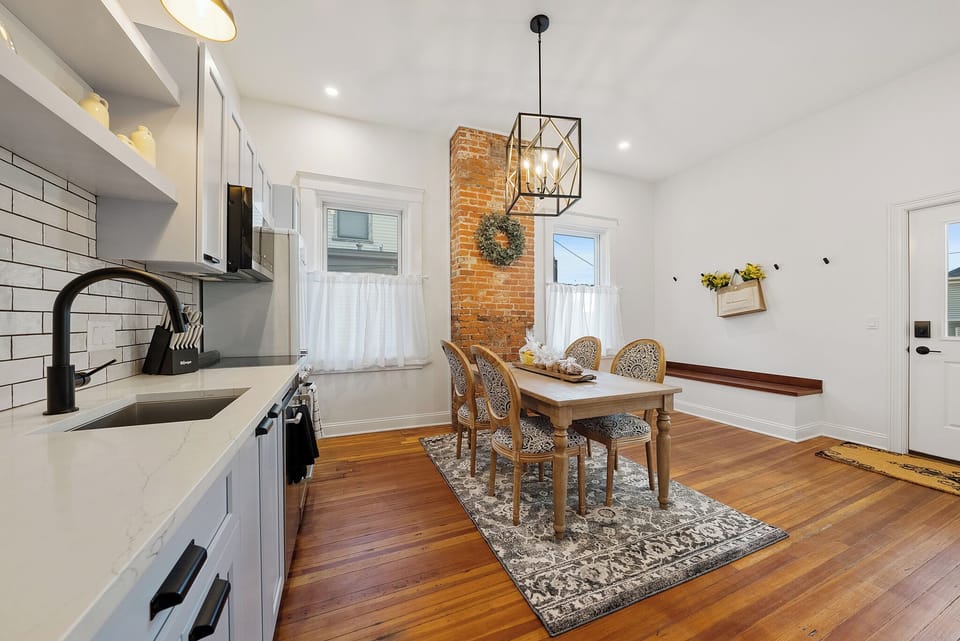 Kitchen & Dining
