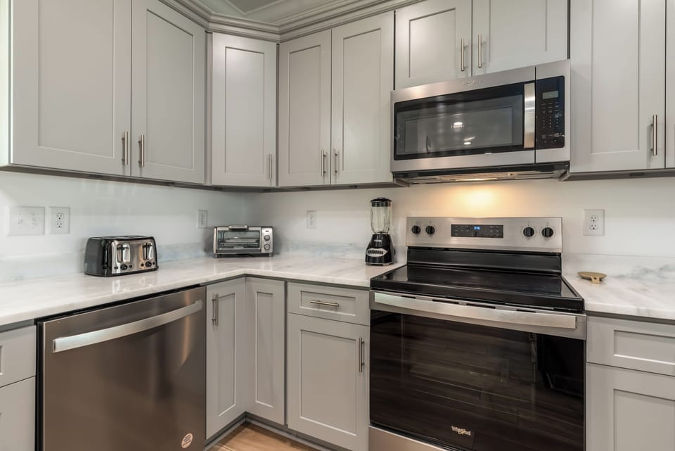 005 Beautiful Cs Fully Equpped Kitchen