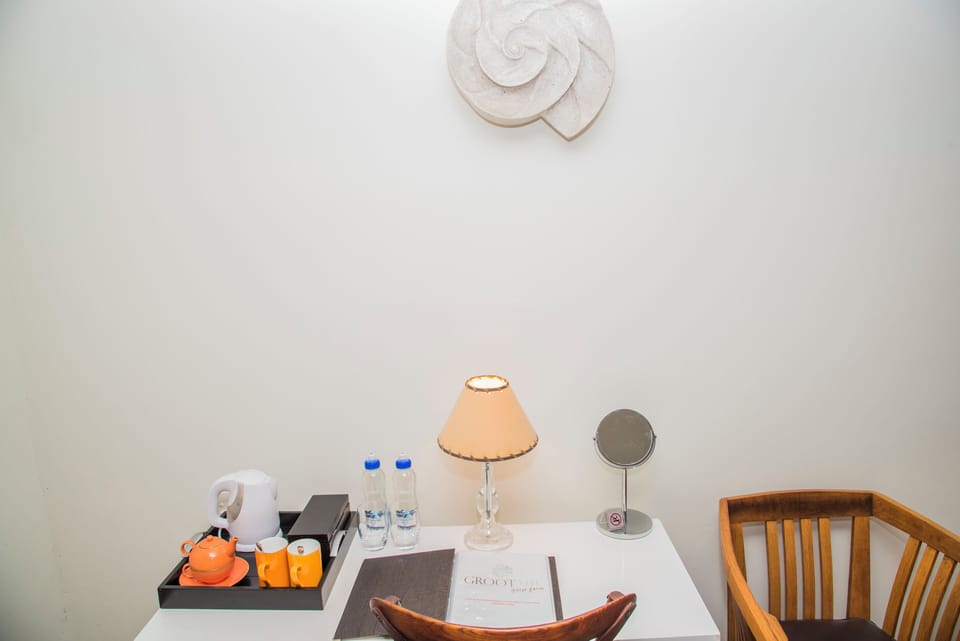 Comfort Room | Coffee and/or coffee maker