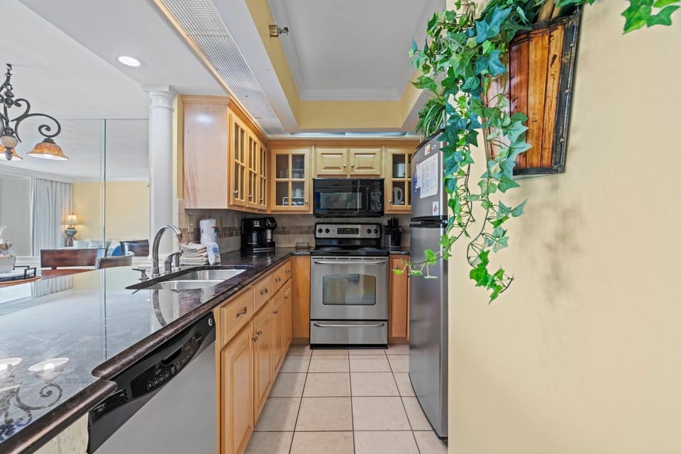 Condo, Multiple Beds (Perdido Sun 202) | Private kitchen | Oven