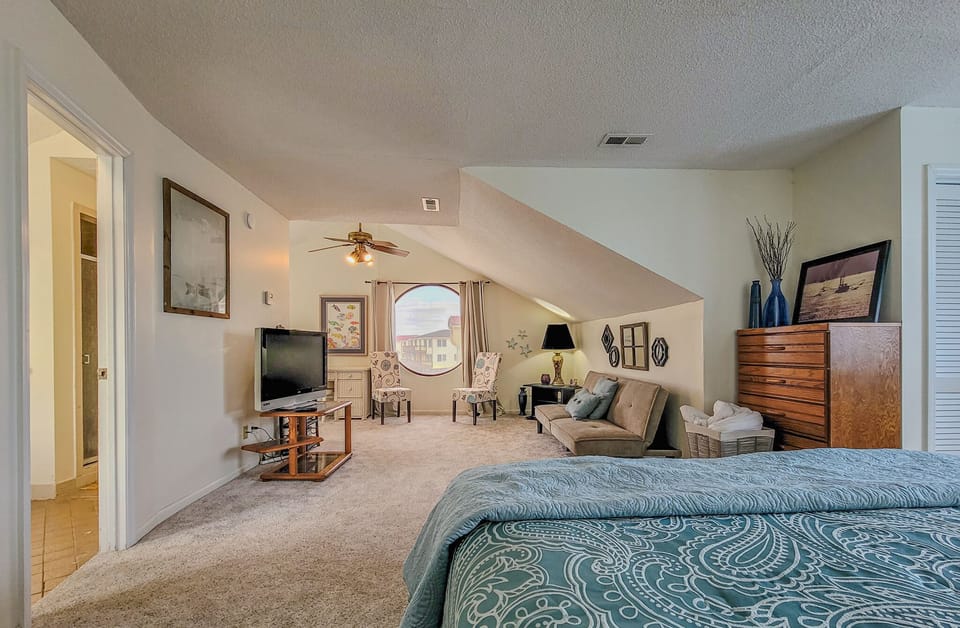 King Bedroom-11