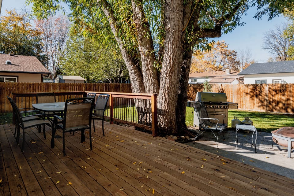 Fenced Backyard | Outdoor Dining Area, Fire Pit, BBQ Grill