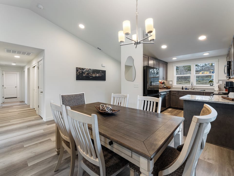A cozy breakfast spot for the whole fam.