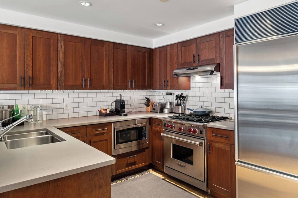 Full kitchen