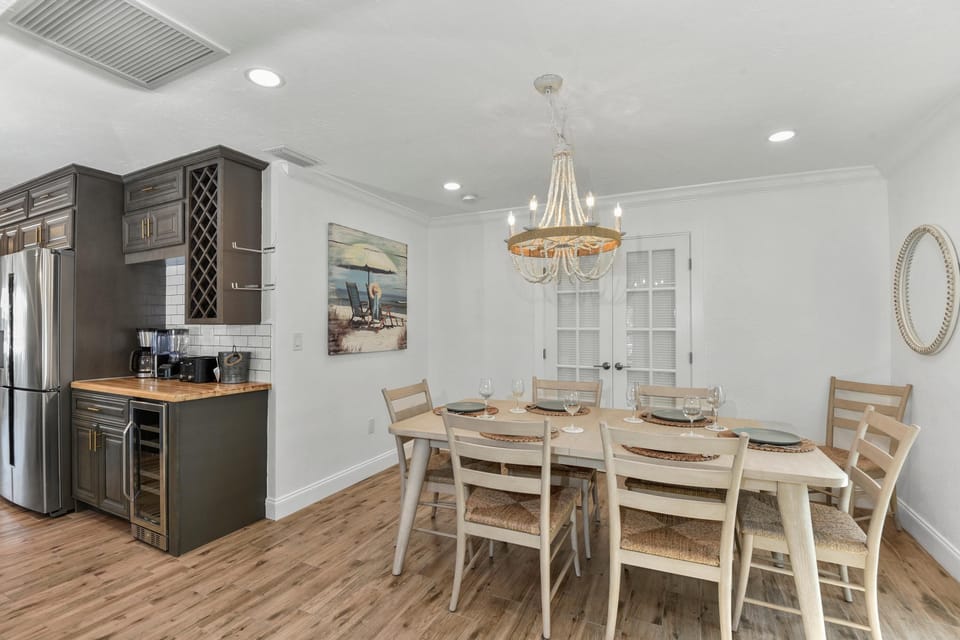 House, Multiple Beds (Coral Cove) | Dining