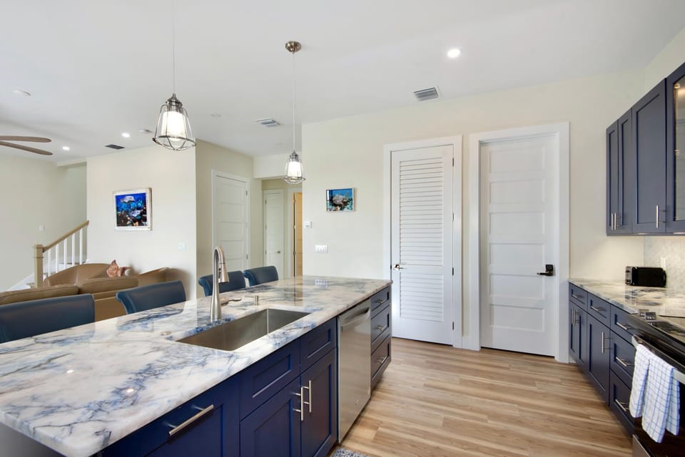 House, Multiple Beds (Blue Dolphin View) | Private kitchen | Oven, toaster