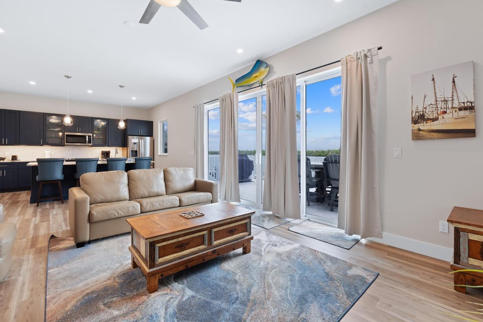 House, Multiple Beds (Blue Dolphin View) | Living area