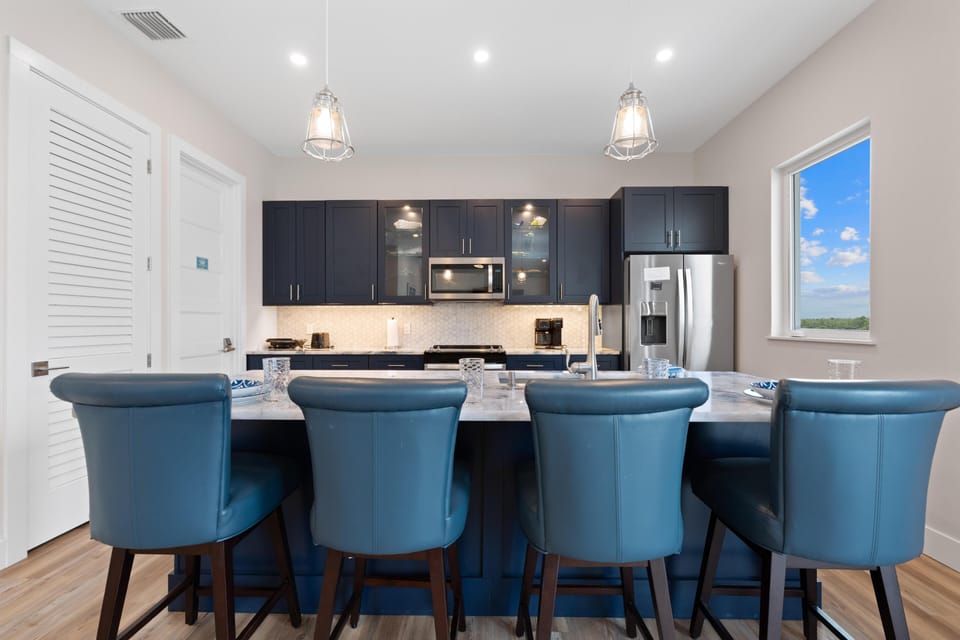 House, Multiple Beds (Blue Dolphin View) | Private kitchen | Oven, toaster