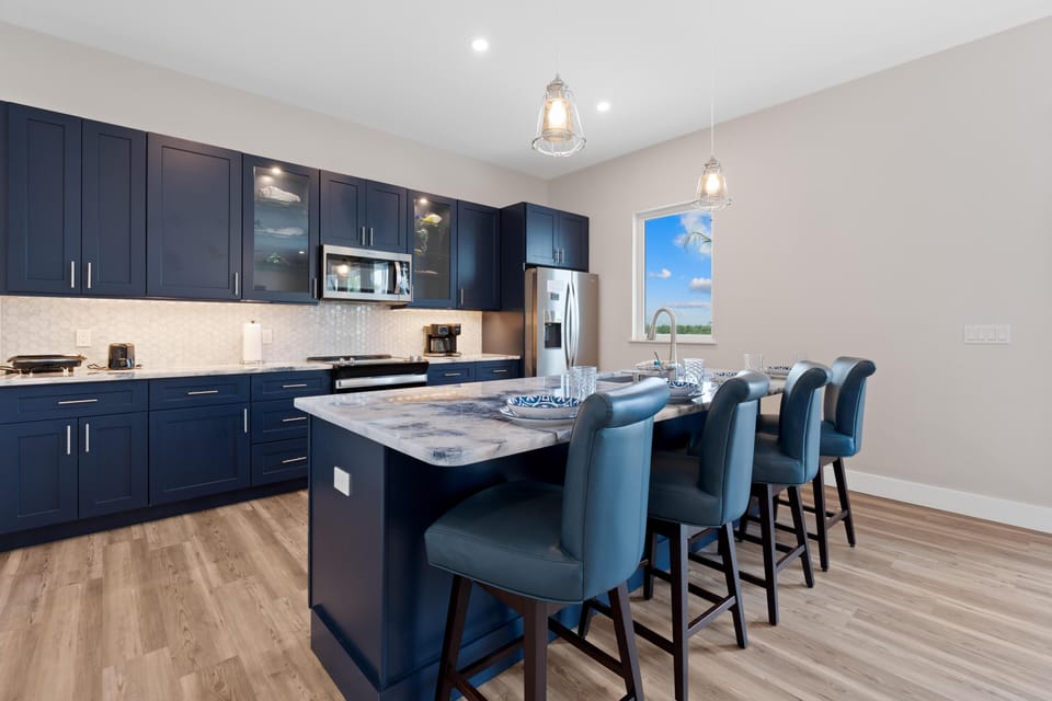 House, Multiple Beds (Blue Dolphin View) | Private kitchen | Oven, toaster