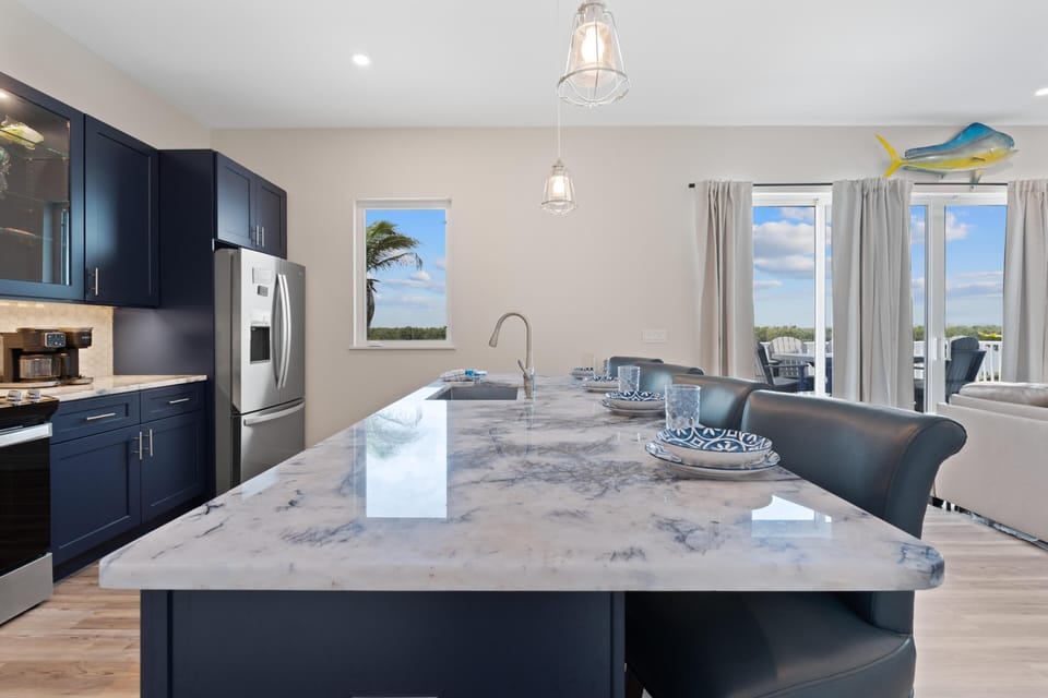 House, Multiple Beds (Blue Dolphin View) | Private kitchen | Oven, toaster