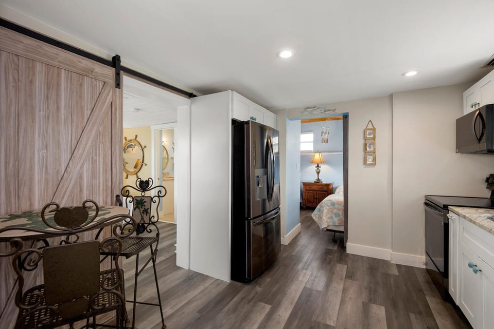 House, Multiple Beds (Tan Lines) | Interior