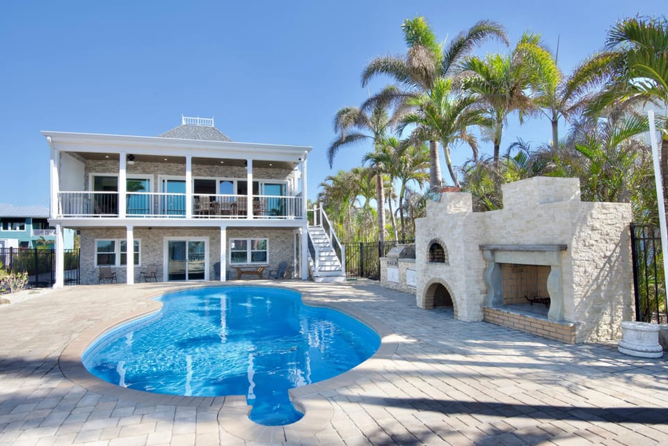 House, Multiple Beds (Bayview Sunset Getaway A) | Pool