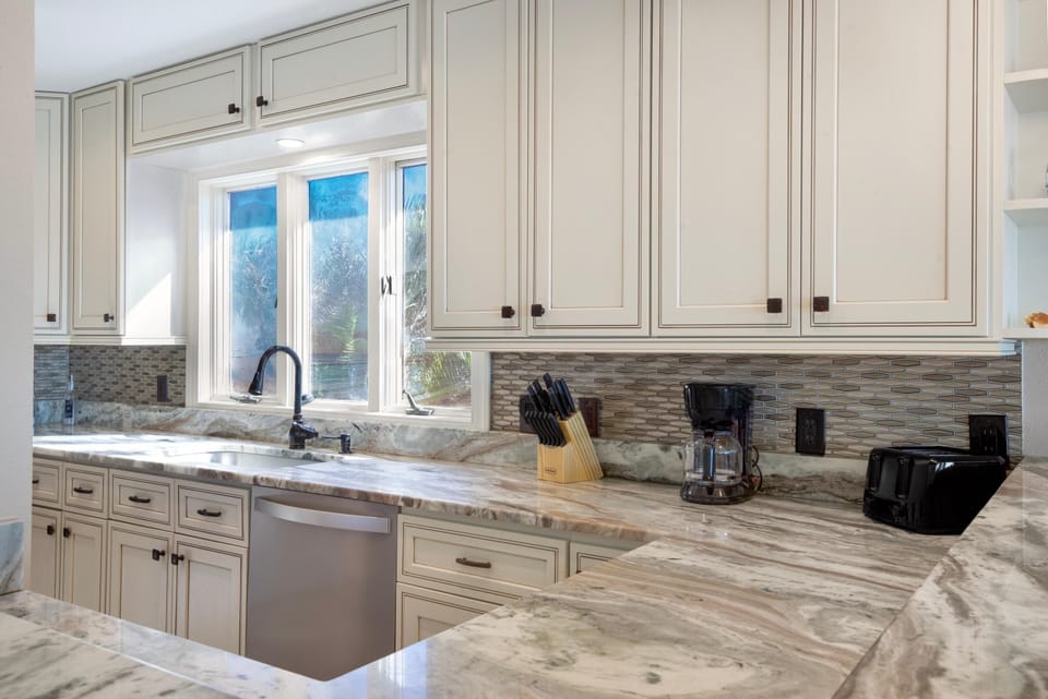 House, Multiple Beds (Bayview Sunset Getaway A) | Private kitchen | Oven, toaster