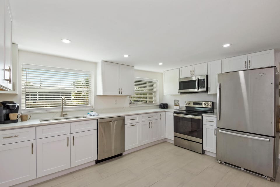 House, Multiple Beds (The Nellie) | Private kitchen | Oven, toaster