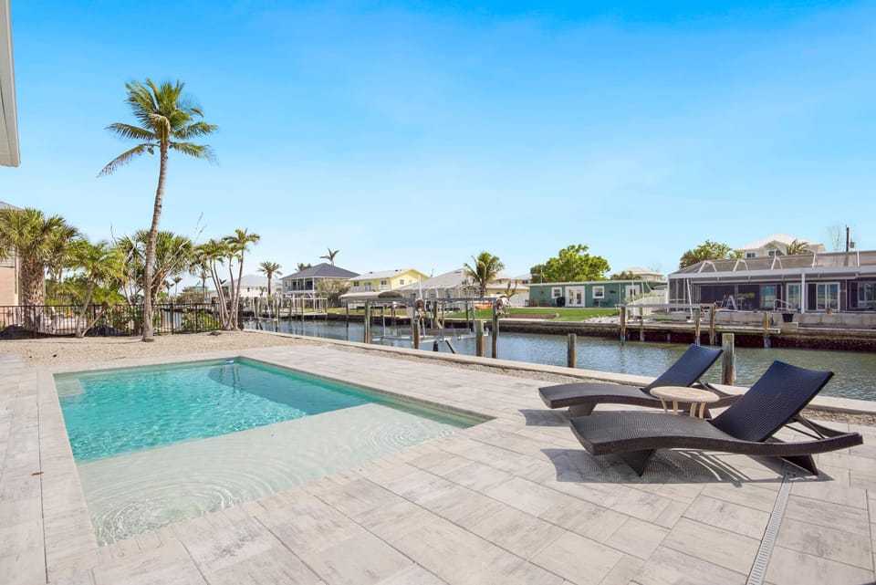 House, Multiple Beds (The Nellie) | Pool