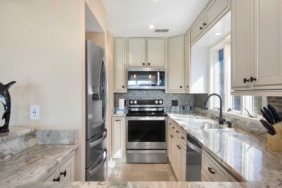 House, Multiple Beds (Bayview Sunset Getaway) | Private kitchen | Oven, toaster