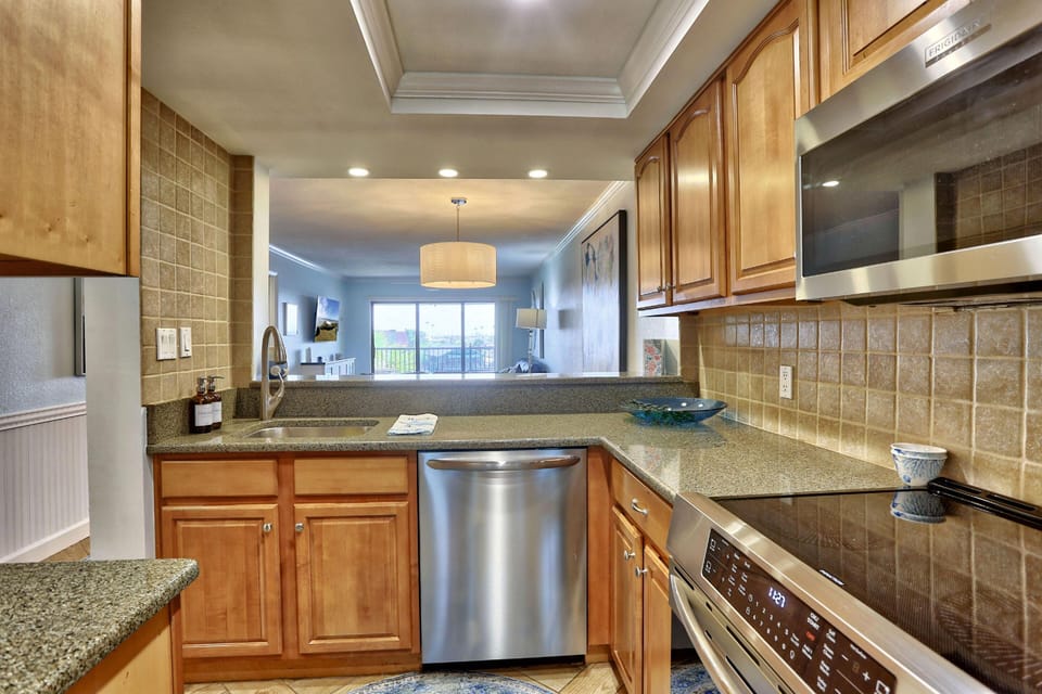 Condo, Multiple Beds (Land's End 3-403 Bay Front - Premier) | Private kitchen | Oven, toaster