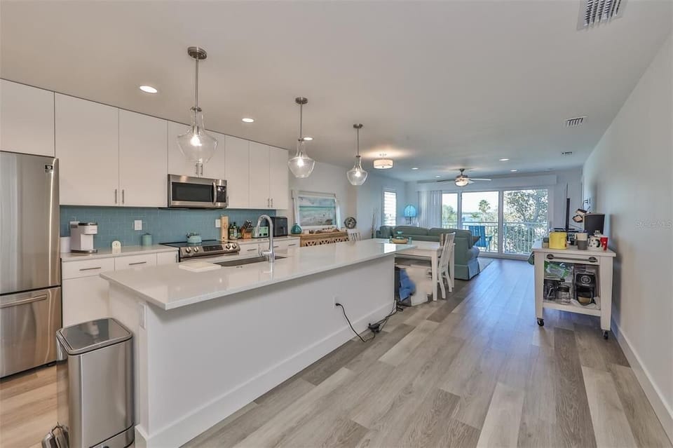 Condo, Multiple Beds (Madeira Del Mar 301) | Private kitchen | Oven