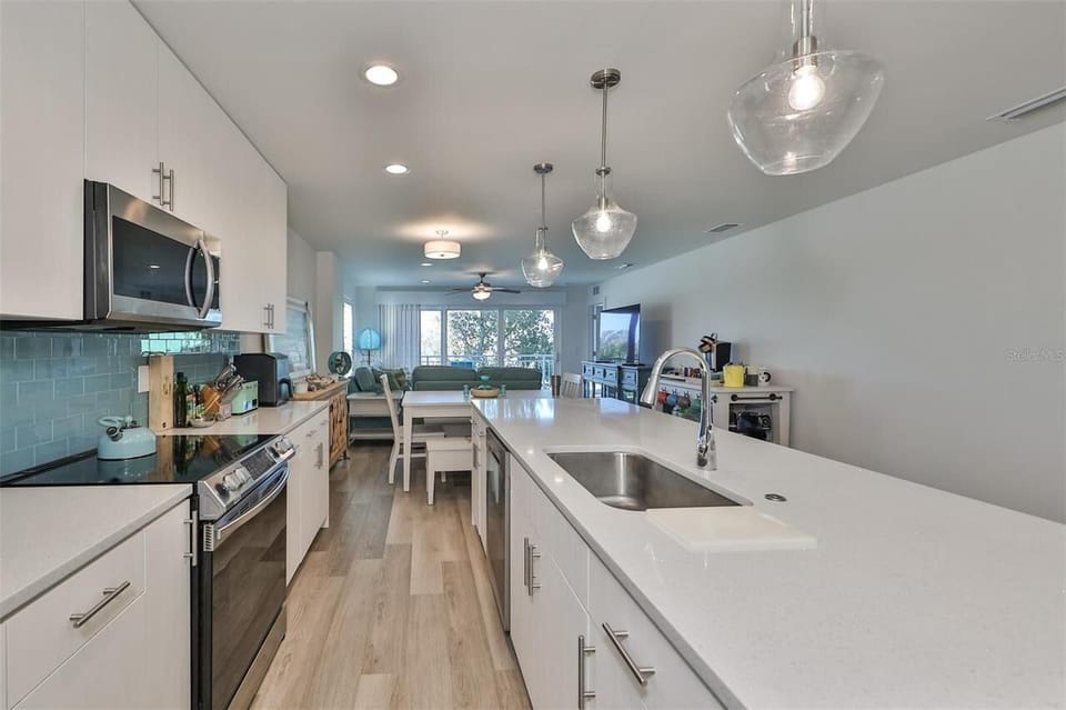 Condo, Multiple Beds (Madeira Del Mar 301) | Private kitchen | Oven