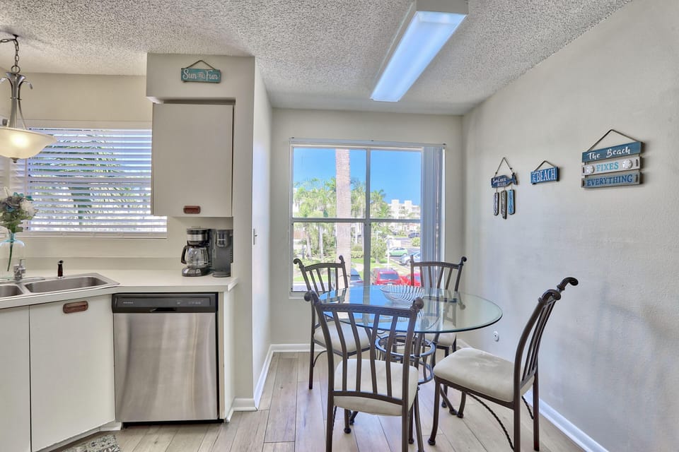 Condo, 1 Queen Bed with Sofa bed (Vista Verde West 218) | Dining