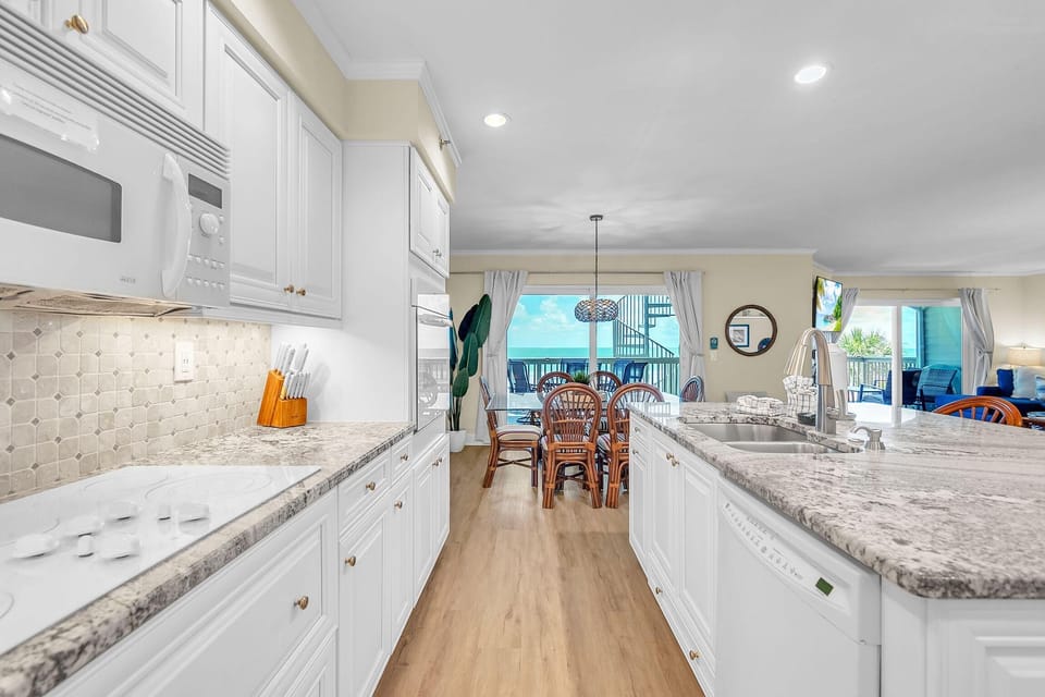 Condo, Multiple Beds (Pelican Pointe 4C) | Private kitchen | Oven, toaster