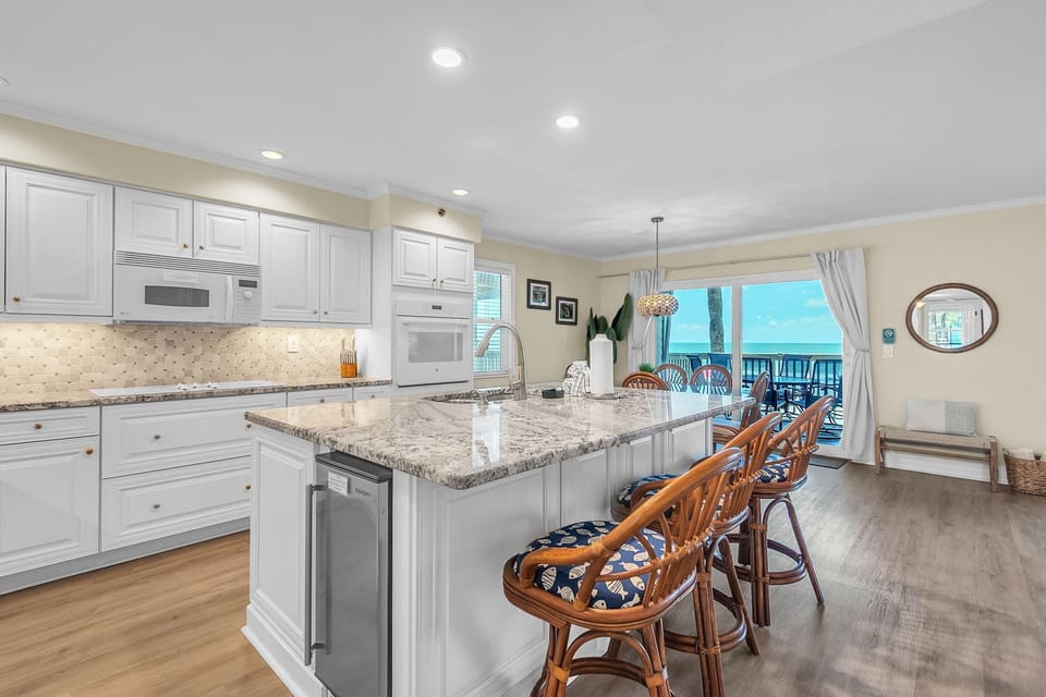 Condo, Multiple Beds (Pelican Pointe 4C) | Private kitchen | Oven, toaster