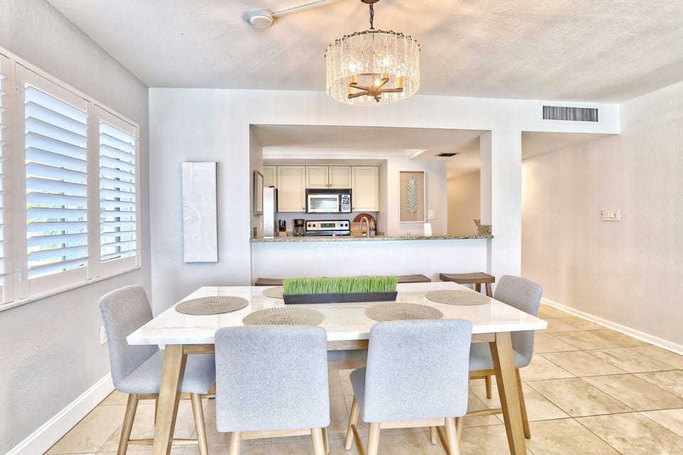 Condo, Multiple Beds (Land's End 4-206 Bay Front - Premier) | Dining